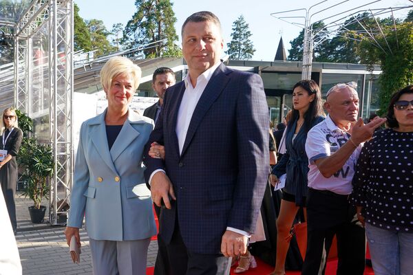 Алла Пугачева и Лайма Вайкуле в Юрмале: первый день фестиваля - Sputnik Латвия