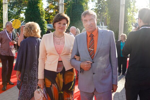 Латвийский ученый, создатель мельдония Ивар Калвиньш с супругой  - Sputnik Латвия