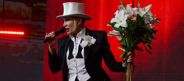 Хозяйка фестиваля - Лайма Вайкуле - в завершении первой части концерта исполнила песню Аллы Пугачевой Мэри - Sputnik Латвия