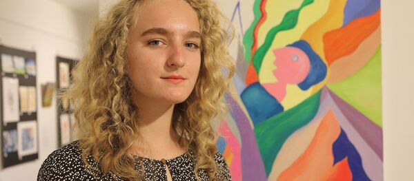 Выставка молодой художницы Елизаветы Зайцевой “4. Friends” - Sputnik Латвия