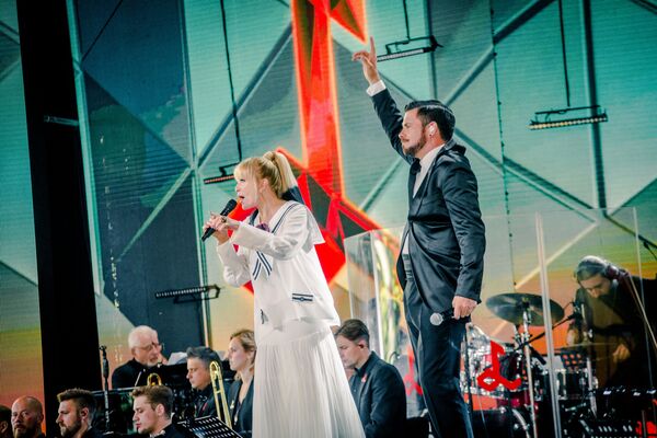 От фламинго до журавлей: как прошел второй день фестиваля Лаймы Вайкуле - Sputnik Латвия