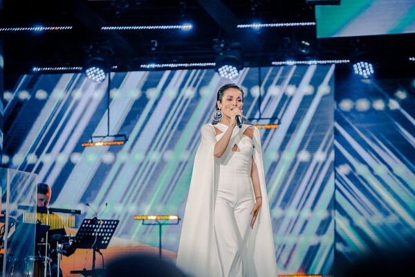 От фламинго до журавлей: как прошел второй день фестиваля Лаймы Вайкуле - Sputnik Латвия