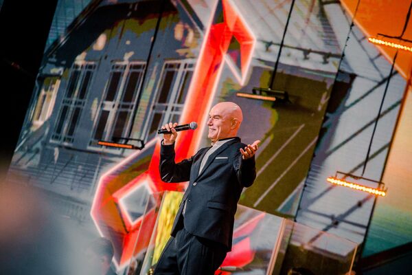 От фламинго до журавлей: как прошел второй день фестиваля Лаймы Вайкуле - Sputnik Латвия