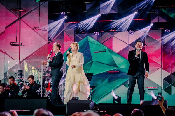 Королева шансона и классические хулиганы: третий день фестиваля Лаймы Вайкуле в Юрмале - Sputnik Латвия