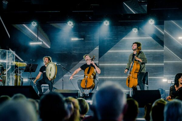 Королева шансона и классические хулиганы: третий день фестиваля Лаймы Вайкуле в Юрмале - Sputnik Латвия