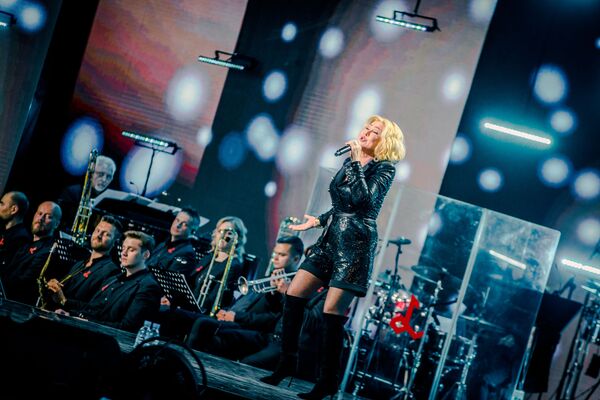 Королева шансона и классические хулиганы: третий день фестиваля Лаймы Вайкуле в Юрмале - Sputnik Латвия