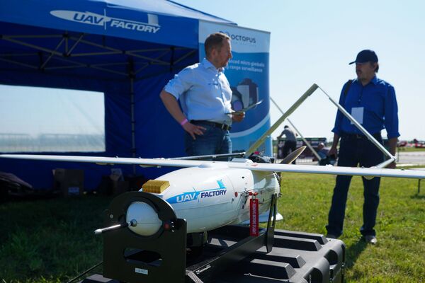 Балтийские пчелы в Юрмале: полеты за гранью возможного на грандиозном авиашоу Балтийские пчелы в Юрмале: полеты за гранью возможного на грандиозном авиашоу - Sputnik Латвия