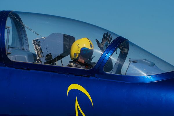 Балтийские пчелы в Юрмале: полеты за гранью возможного на грандиозном авиашоу Балтийские пчелы в Юрмале: полеты за гранью возможного на грандиозном авиашоу - Sputnik Латвия