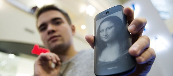 Старт продаж YotaPhone 2 Старт продаж YotaPhone 2 - Sputnik Латвия