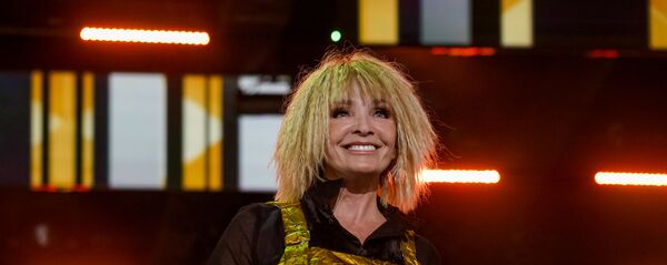 Лайма Вайкуле меняла свой образ каждый фестивальный день, а наряды сменялись еще чаще! Лайма Вайкуле меняла свой образ каждый фестивальный день, а наряды сменялись еще чаще! - Sputnik Latvija