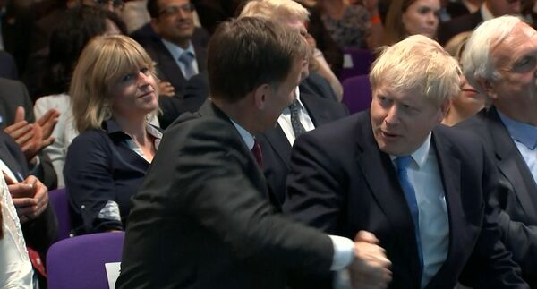 Кладбищенское уныние: в РФ оценили избрание Джонсона премьером Британии - Sputnik Латвия