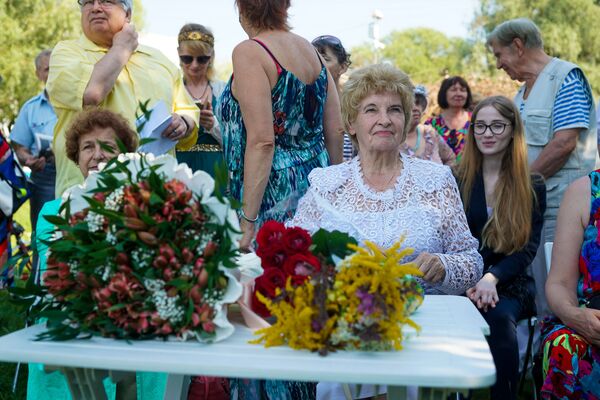 Прогулка по аллее Пикуля: как Рига чествует прославленного писателя - Sputnik Латвия