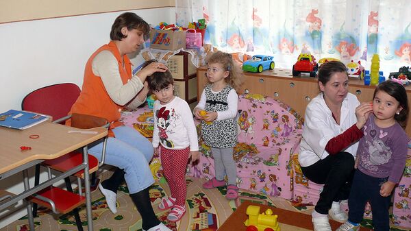 Дети и воспитатели в детском саду - Sputnik Latvija