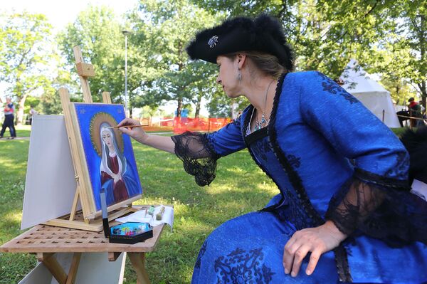 Байкер, реконструктор, художник: миллион хобби рижанки Аллы Клавсуц - Sputnik Латвия