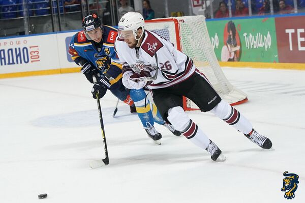 В первом матче на хоккейном турнире в Сочи рижане уступили хозяевам - Sputnik Латвия