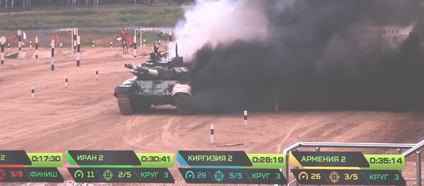 Танк с дымком: иранская машина горела  на Танковом биатлоне - видео - Sputnik Латвия