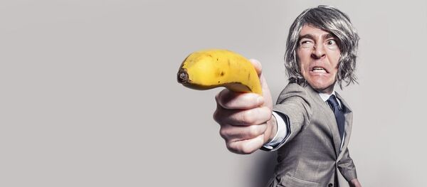 Мужчина с бананом - Sputnik Латвия
