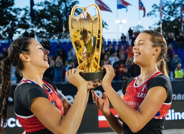 Латвийские волейболистки выиграли чемпионат Европы в Лужниках - Sputnik Латвия