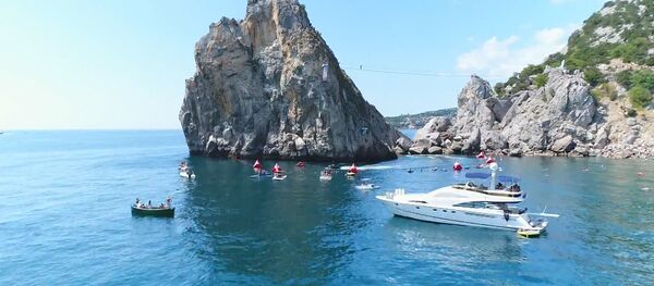 Прыгнуть в воду со скалы и не разбиться Прыгнуть в воду со скалы и не разбиться - Sputnik Latvija