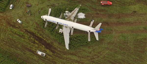 Пилоты спасли жизни 226 человек Пилоты спасли жизни 226 человек - Sputnik Latvija