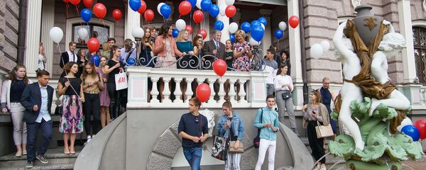 Встреча абитуриентов, поступивших на обучение в российские вузы по программе Министерства образования и науки России, с послом России в Латвии Евгением Лукьяновым - Sputnik Латвия