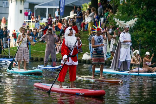 День города: Рига гуляет три дня подряд без сна и отдыха - Sputnik Латвия