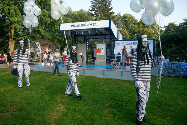 День города: Рига гуляет три дня подряд без сна и отдыха - Sputnik Латвия