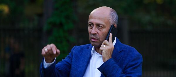 Исполняющий обязанности мэра Риги Олег Буров работает даже в праздники Исполняющий обязанности мэра Риги Олег Буров работает даже в праздники - Sputnik Latvija