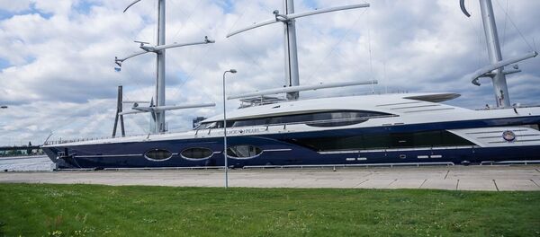 Яхта Черная жемчужина в рижском порту - Sputnik Латвия