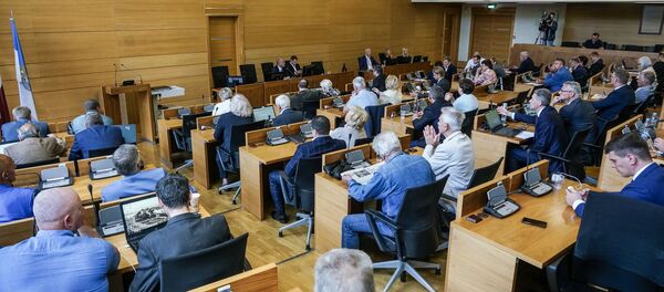 Заседание Рижской думы и вопросы кандидату в мэры Риги Олегу Бурову  - Sputnik Латвия