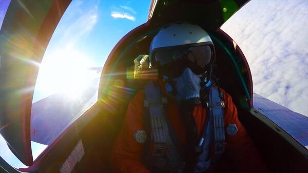 Хорошо вооружен и крайне опасен: МиГ-31 - лучший охотник в небе - Sputnik Латвия