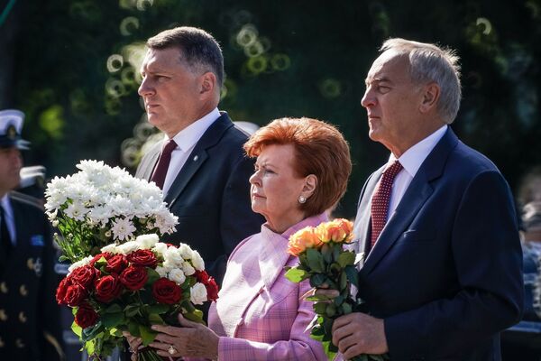 Экс-президенты Латвии Раймондс Вейонис, Вайра Вике-Фрейберга и Андрис Берзиньш  - Sputnik Латвия