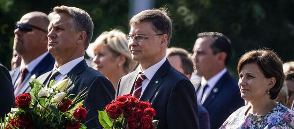 Министр культуры Наурис Пунтулис, евродепутат Валдис Домбровскис, министр здравоохранения Илзе Винькеле - Sputnik Латвия