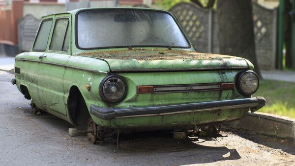 Старый брошенный автомобиль запорожец - Sputnik Латвия