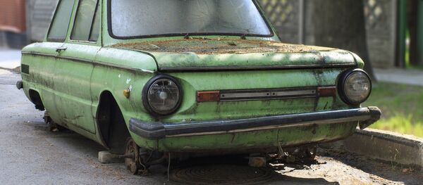 Старый брошенный автомобиль запорожец - Sputnik Латвия
