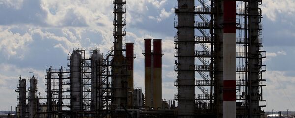 Нефтеперерабатывающий завод Нафтан в Новополоцке Нефтеперерабатывающий завод Нафтан в Новополоцке - Sputnik Latvija