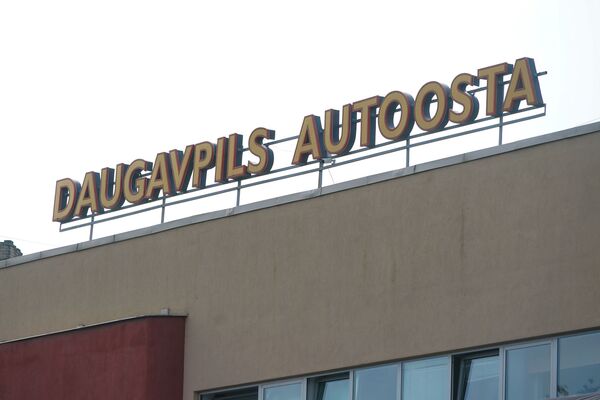 Дорогая дорога до Даугавпилса: пассажиры рады Lux Express, государство - нет - Sputnik Латвия