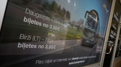 Реклама автобусного перевозчика Lux Express по маршруту Даугавпилс - Рига, через литовский Биржай