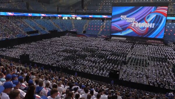 Более 40 тысяч человек исполнили гимн России в Петербурге - Sputnik Латвия