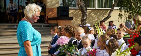 День знаний в Рижской средней школе №88 - Sputnik Латвия