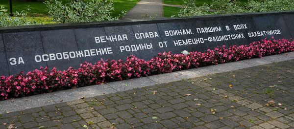 Мемориал воинам-освободителям Даугавпилса в парке Дубровина Мемориал воинам-освободителям Даугавпилса в парке Дубровина - Sputnik Latvija