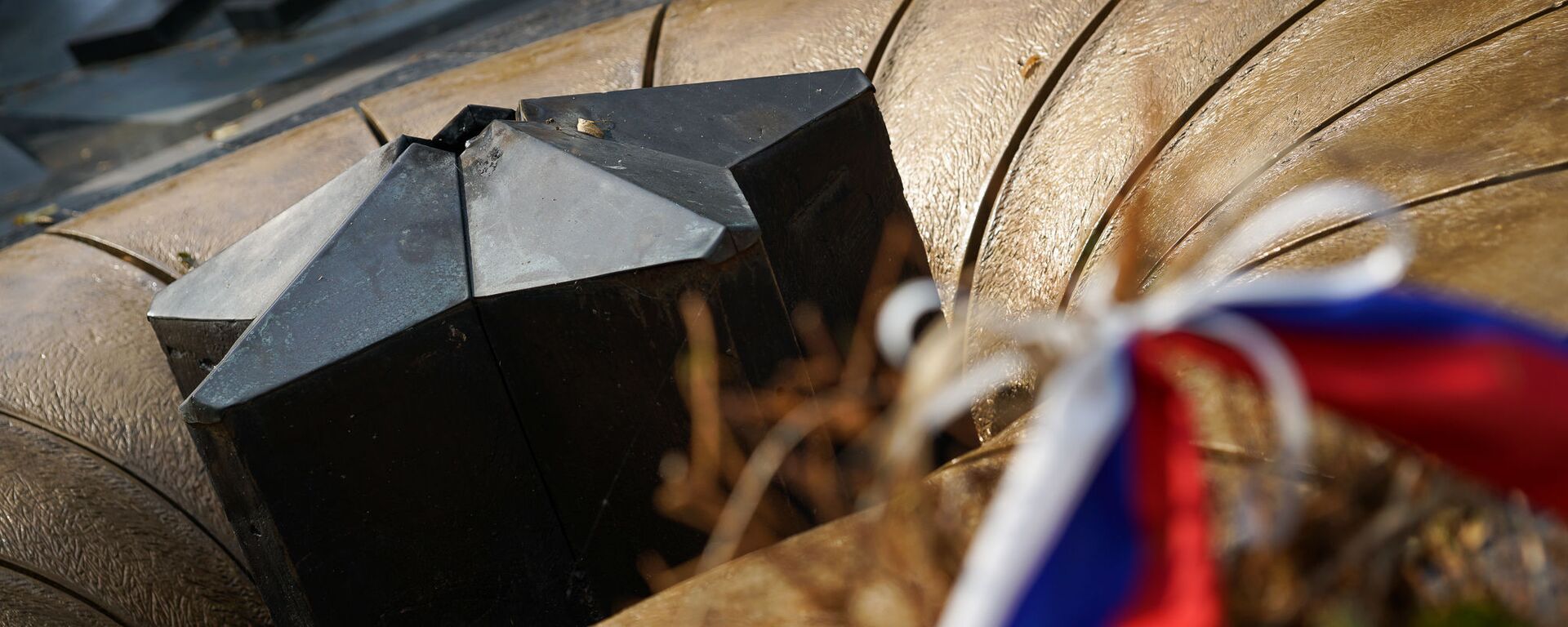 Вечный огонь на мемориале воинам-освободителям Даугавпилса - Sputnik Латвия, 1920, 13.04.2026