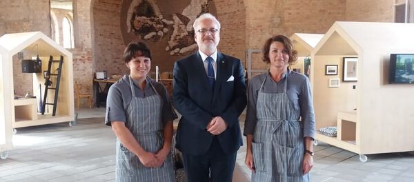 Глава государства Эгилс Левитс посетил Музей счастья в Индре - Sputnik Латвия