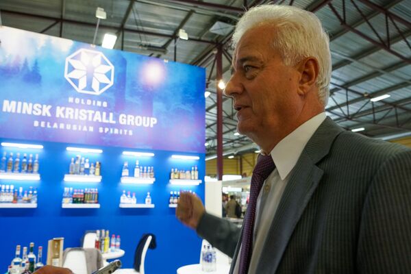 Riga Food удивляет: черный чеснок, угощения с базы НАТО и розовый шоколад - Sputnik Латвия