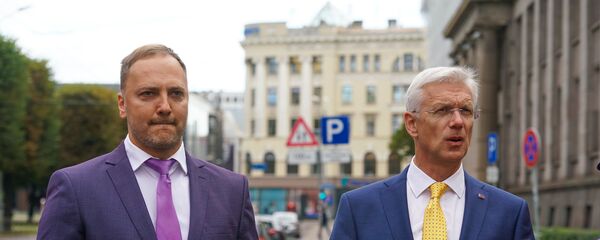 Министр внутренних дел Сандис Гиргенс и премьер-министр Латвии Кришьянис Кариньш Министр внутренних дел Сандис Гиргенс и премьер-министр Латвии Кришьянис Кариньш - Sputnik Латвия