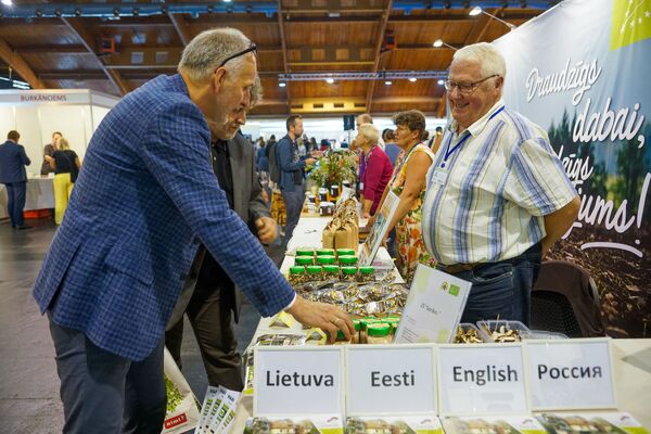 Местное на Riga Food: японские грибы и французские сыры на латвийских просторах Местное на Riga Food: японские грибы и французские сыры на латвийских просторах - Sputnik Латвия