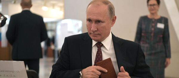Президент РФ В. Путин принял участие в голосовании на выборах депутатов Мосгордумы - Sputnik Латвия