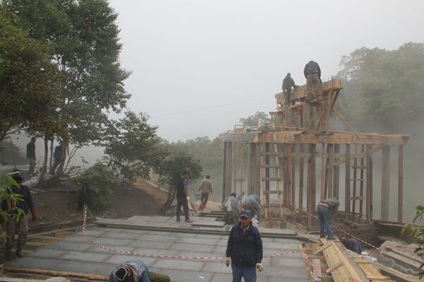 Строители из Узбекистана: на Курилах не обманывают — это не Москва Строители из Узбекистана: на Курилах не обманывают — это не Москва - Sputnik Латвия