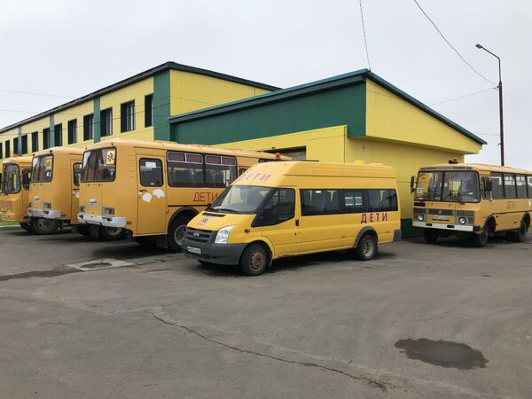 Для нас здесь санаторий: семья из Башкирии учит детей на Курилах строить роботов - Sputnik Латвия