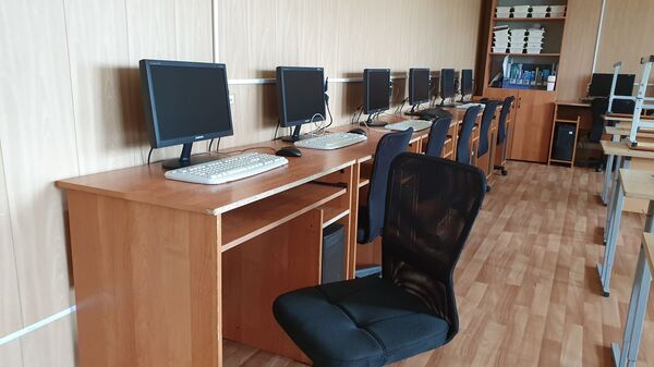 Богатые учителя и счастливые дети: как работает школа на острове Кунашир - Sputnik Латвия